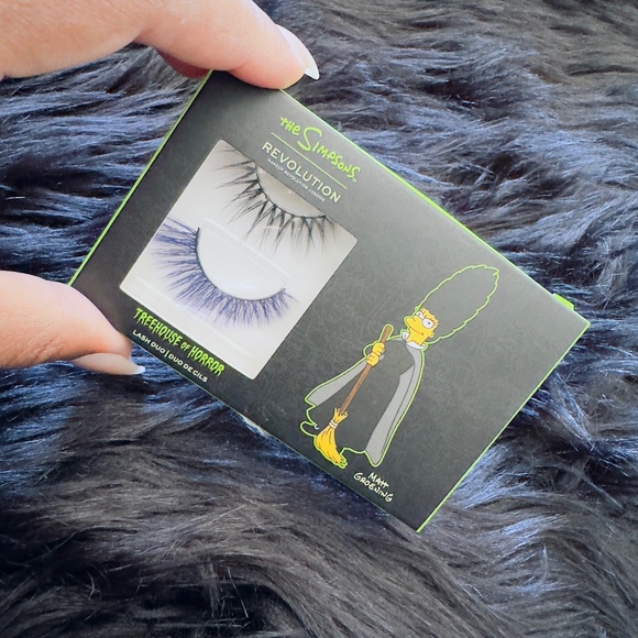 EYELASHES - Picture 1 of 4